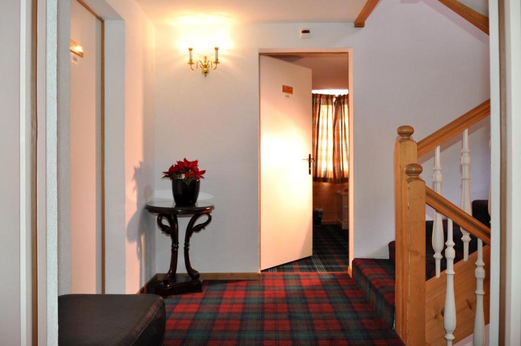 Hotel De La Paix シャンペリー エクステリア 写真